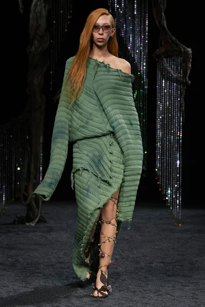 Look 25